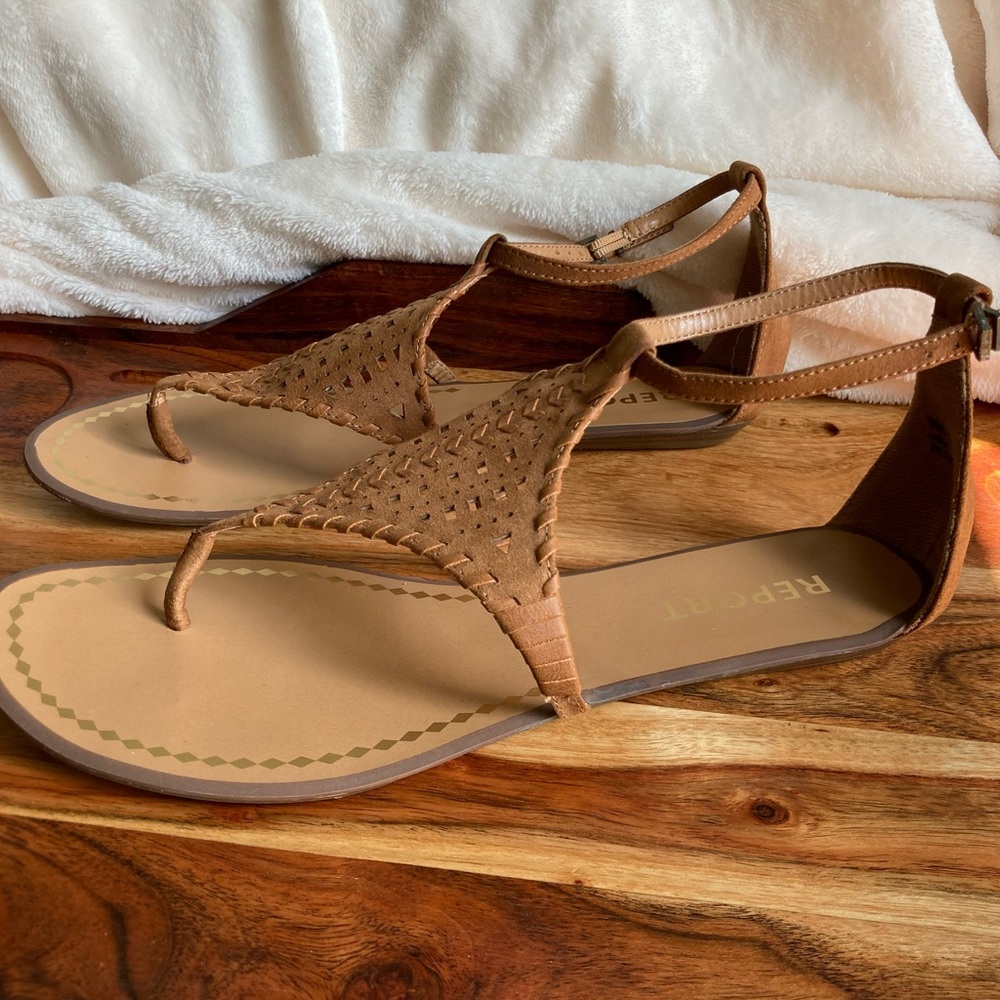 Report sandals